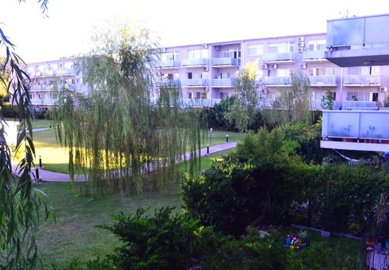 Complejo la Mora” — Edificio de Viviendas