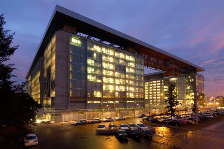 Sede Corporativa — Curtain Wall con cámara ecualizadora